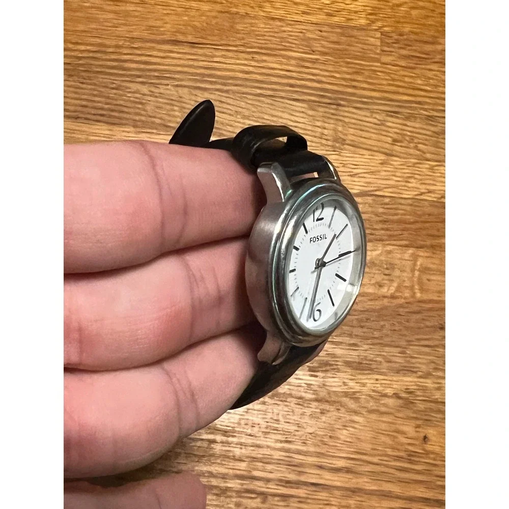 Fossil ES-2717 Silver Tone White Dial Black Leather Strap Watch 5ATM